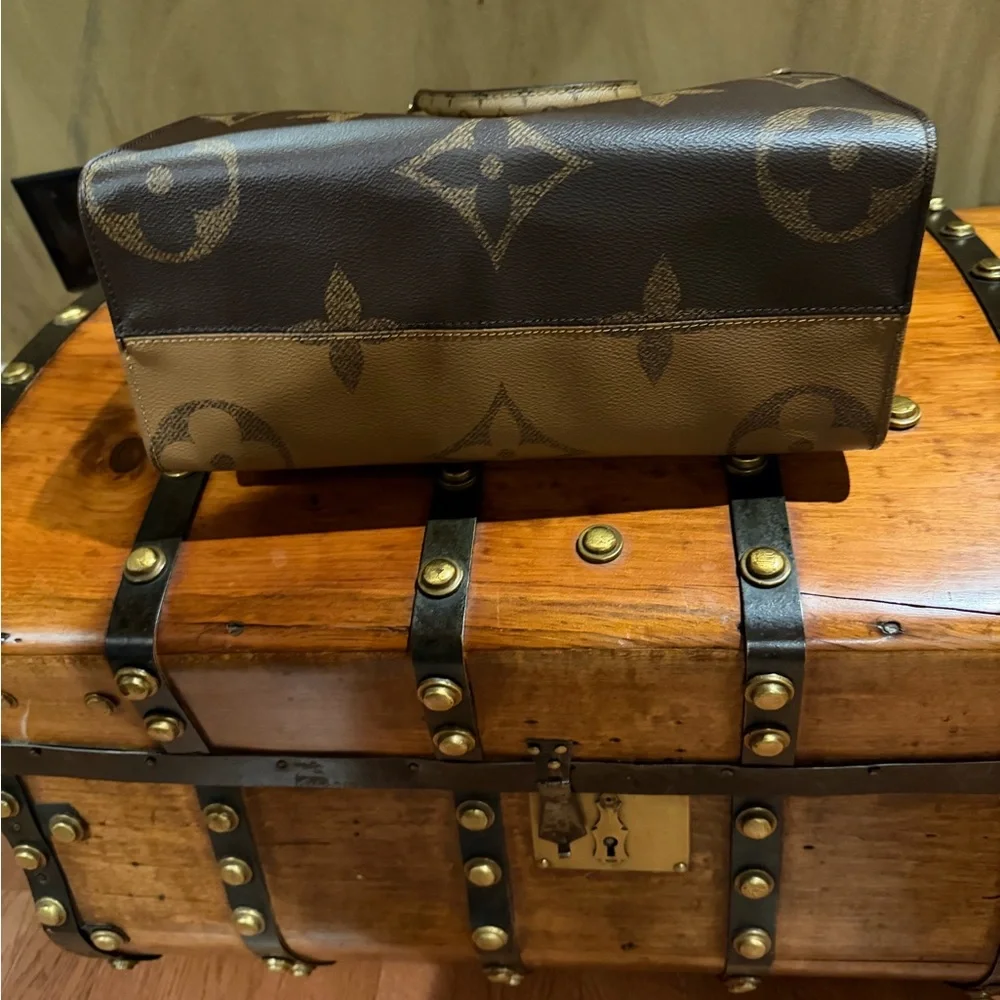 Louis Vuitton Monogram Reverse Large On-The-Go Tote Bag Like New - Picture 11 of 16